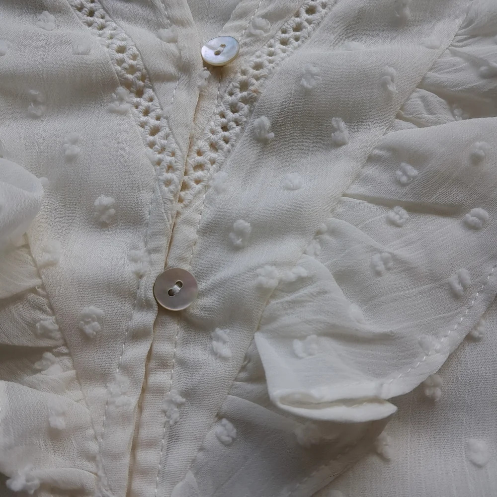 Haver & Blair Cream Lace Bell Sleeve Light Shell Buttons V neck - Picture 6 of 7